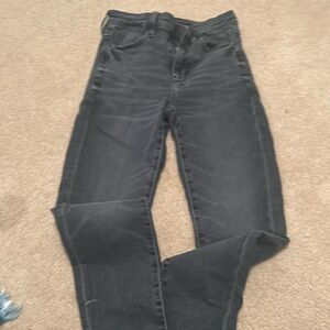 AE WOMENS SIZE 4 LONG SIPER STRETCH JEGGINGS